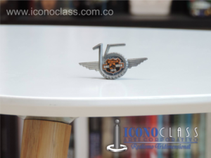 "PIN EMPRESARIAL PERSONALIZADO TRIDIMENSIONAL FUNDIDO."
