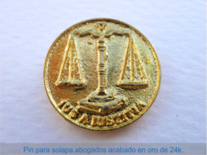 "PIN EMPRESARIAL PERSONALIZADO TRIDIMENSIONAL FUNDIDO."