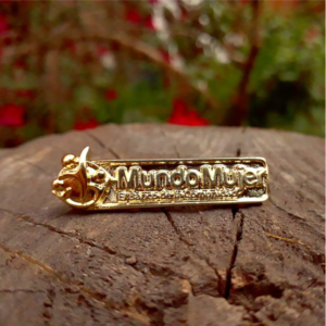 "PIN EMPRESARIAL PERSONALIZADO TRIDIMENSIONAL FUNDIDO."