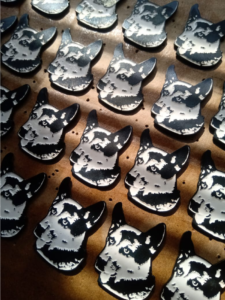 "PIN EMPRESARIAL PERSONALIZADO TRIDIMENSIONAL FUNDIDO."