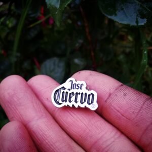 "PIN EMPRESARIAL PERSONALIZADO TRIDIMENSIONAL FUNDIDO."