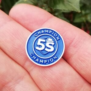 "PIN EMPRESARIAL PERSONALIZADO TRIDIMENSIONAL FUNDIDO."