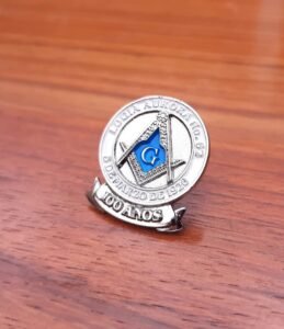 "PIN EMPRESARIAL PERSONALIZADO TRIDIMENSIONAL FUNDIDO."