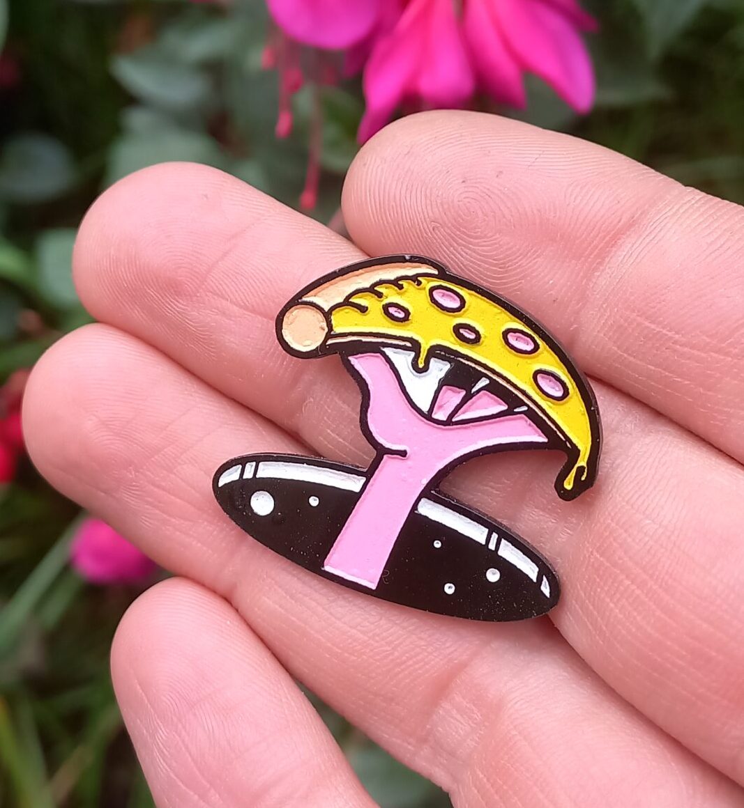 "PIN EMPRESARIAL PERSONALIZADO TRIDIMENSIONAL FUNDIDO."