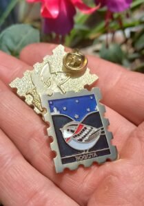"PIN EMPRESARIAL PERSONALIZADO TRIDIMENSIONAL FUNDIDO."