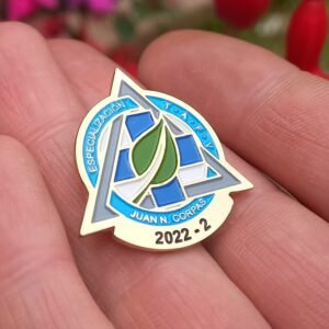 Pin empresarial personalizado con esmalte multicolor en metal plateado