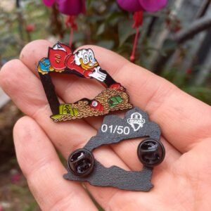 "PIN EMPRESARIAL PERSONALIZADO TRIDIMENSIONAL FUNDIDO."