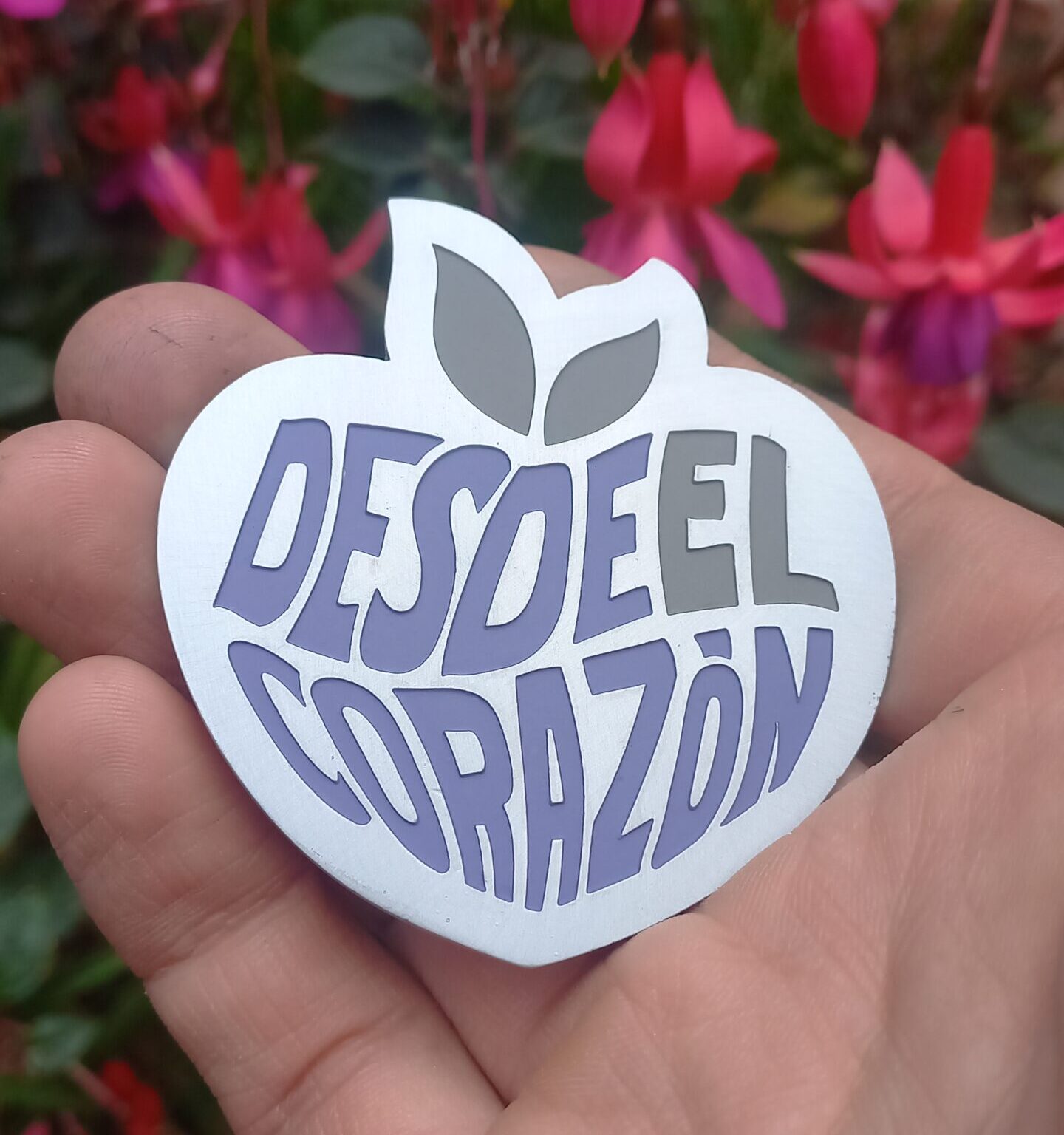 "PIN EMPRESARIAL PERSONALIZADO TRIDIMENSIONAL FUNDIDO."