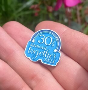 Pin empresarial personalizado con esmalte multicolor y logotipo
