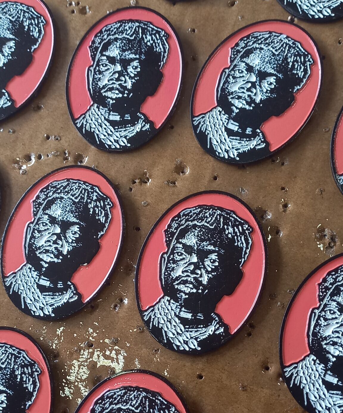 "PIN EMPRESARIAL PERSONALIZADO TRIDIMENSIONAL FUNDIDO."