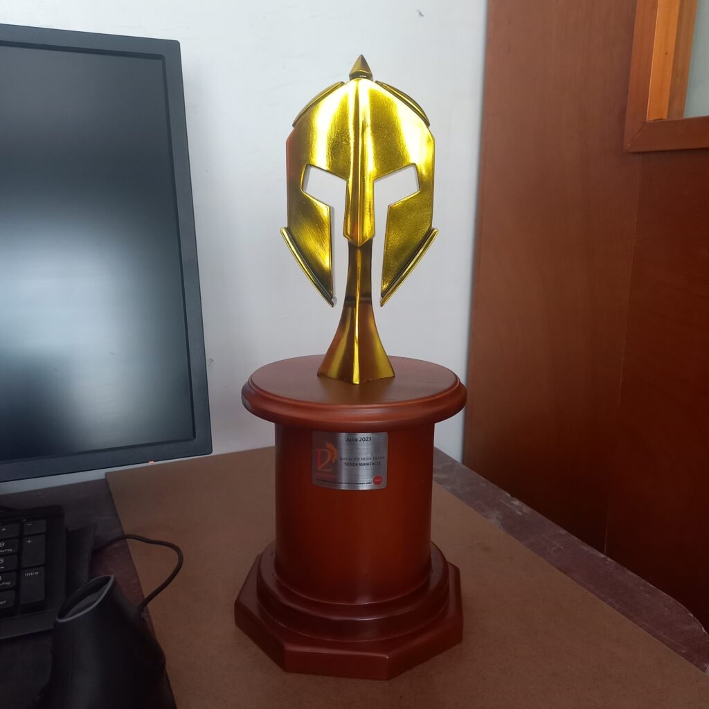 Fabricación de trofeo exclusivo a medida para eventos empresariales